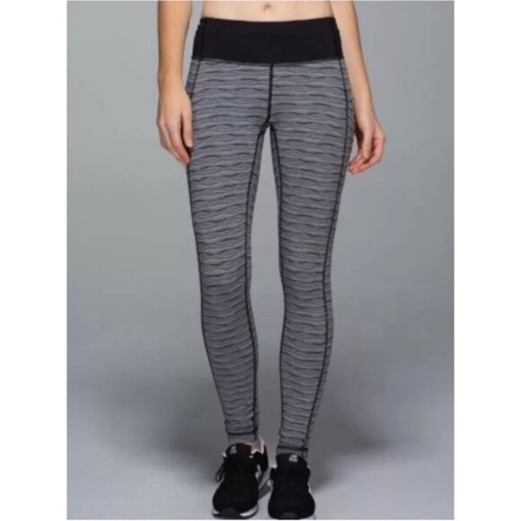 Lululemon Speed Tight II Textured Wave Black Silver Spoon Size 10 Full Length - Picture 1 of 11